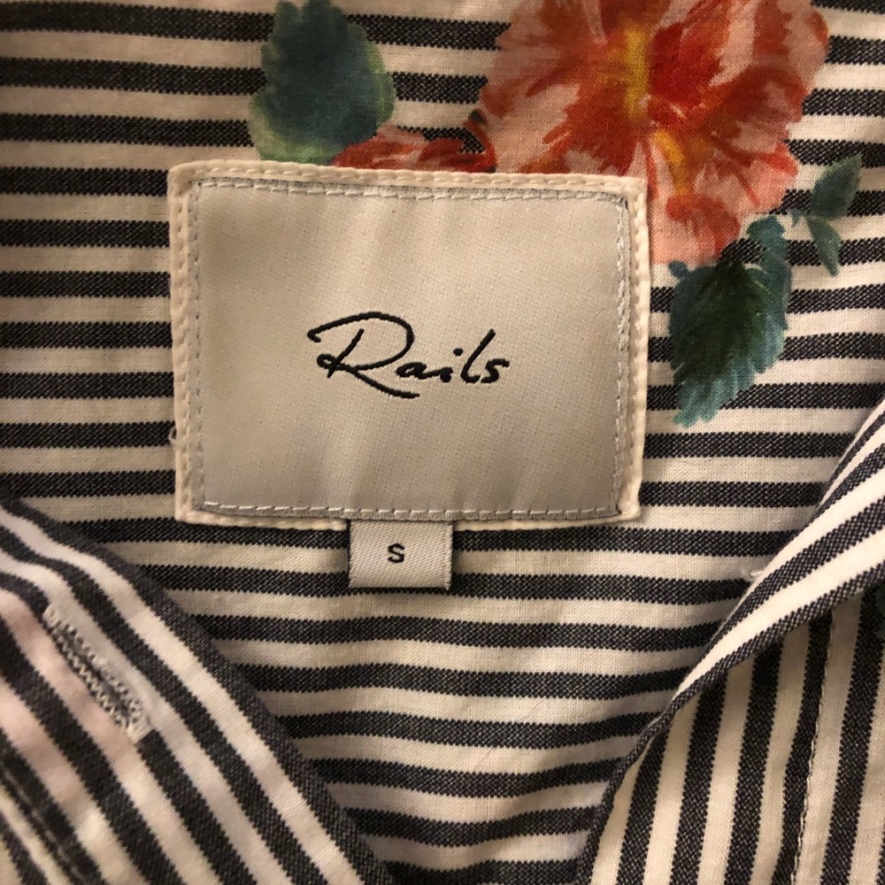 Button Up Shift - Picture 2 of 3